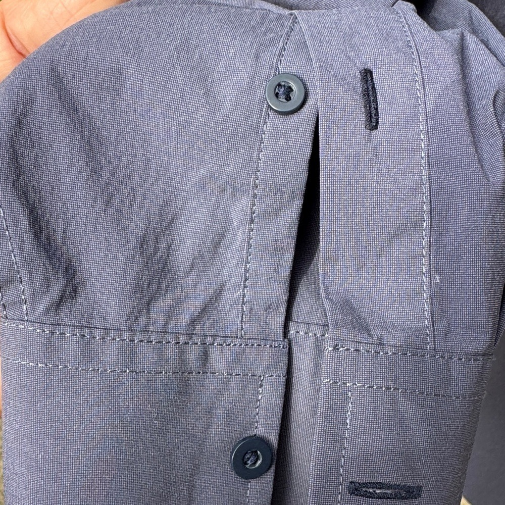 UNTUCKit. Men's long sleeve, button down shirt. XXL. Blueish Grey. Made in China - Picture 5 of 8